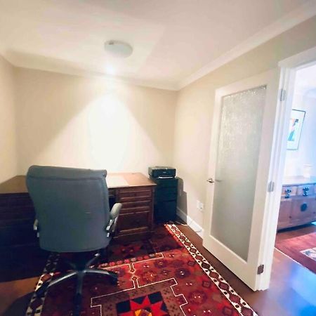 Amazing Location 2 Bedroom Minutes From Downtown Victoria Buitenkant foto