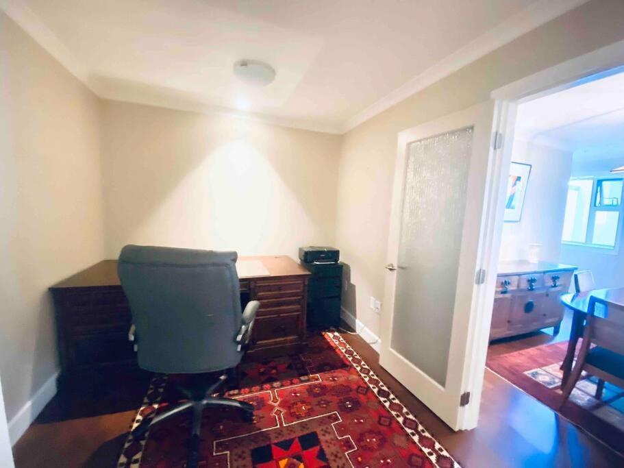 Amazing Location 2 Bedroom Minutes From Downtown Victoria Buitenkant foto